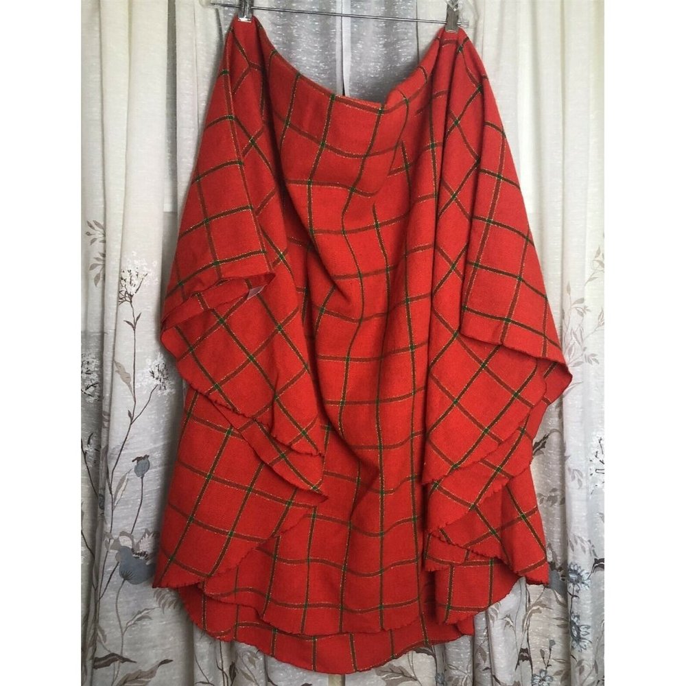 CHRISTMAS HOLIDAY TABLECLOTH LEACOCK RED GREEN PLAID GILT OVAL